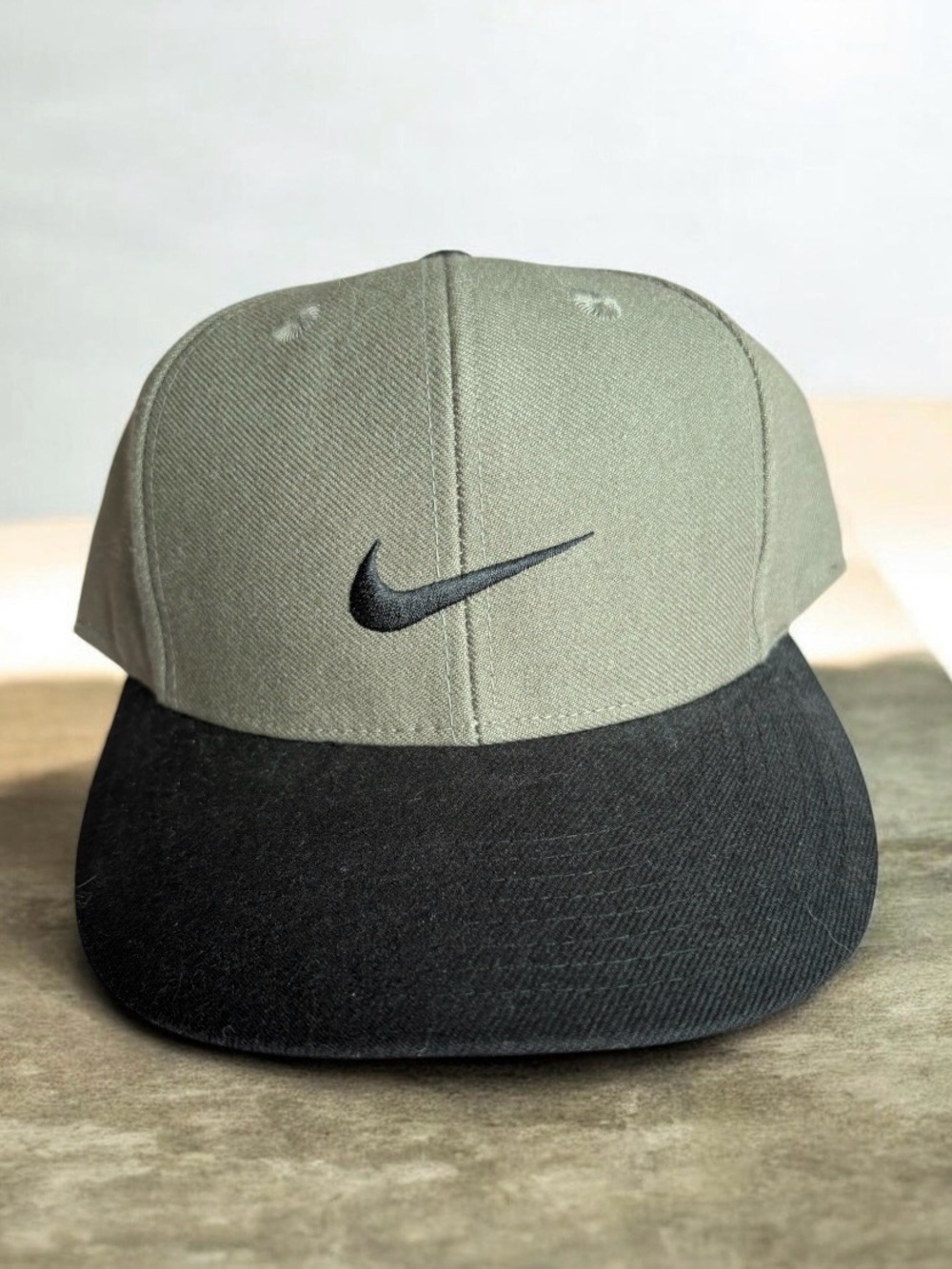 Nike Collector’s Vintage Olive & Black Swoosh Snapback Cap (v)